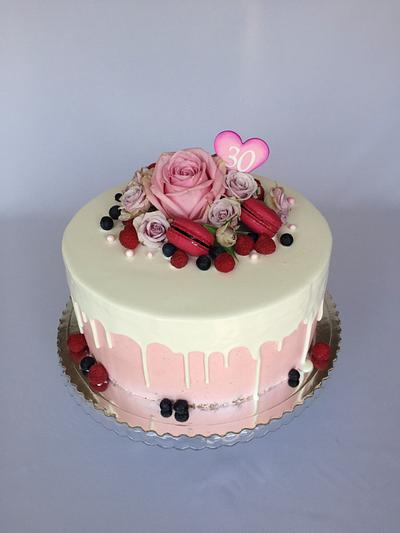 Drip cake with fresh roses - Cake by Layla A