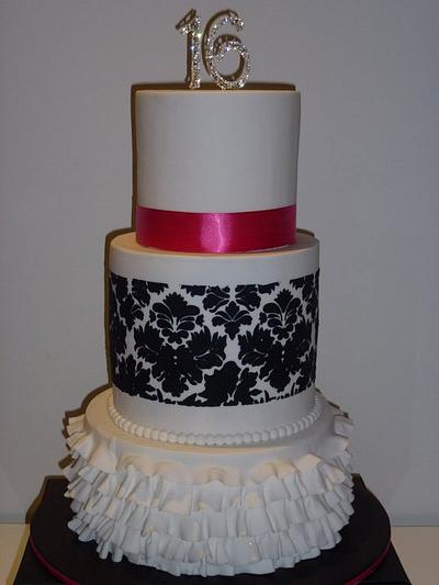 Sweet 16 - Cake by PoppysCakes