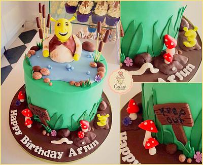 Shrek Cake - Cake by Cutsie Cupcakes