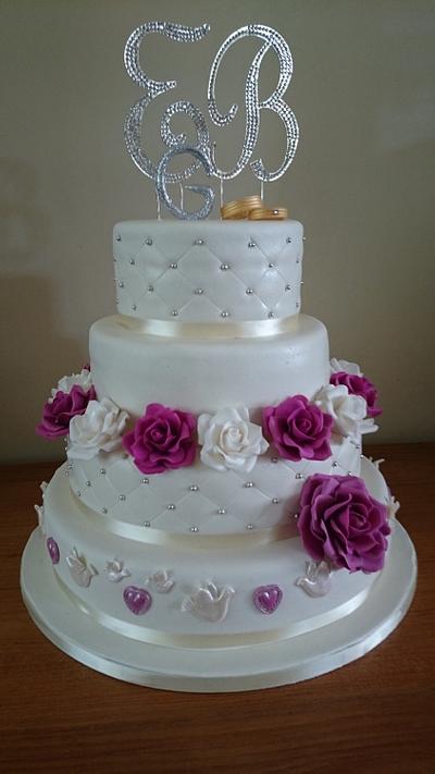 Weddingcake with roses - Cake by Pauliens Taarten