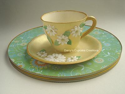 Daisy teacup and saucer - Cake by DarcysCupcakes