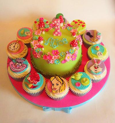 Alice in Wonderland - Cake by stacemandu