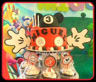 Mickey Mouse Cake - Cake by FabcakeMama