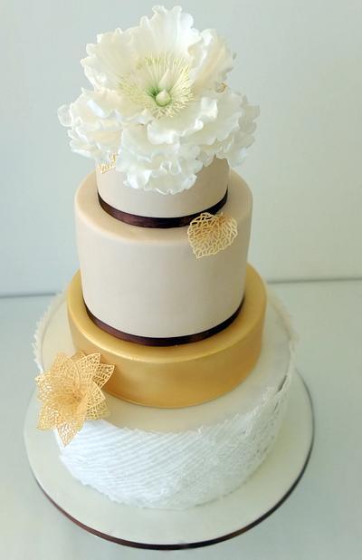 Wedding cake with peony and wafer papper - Cake by SWEET architect