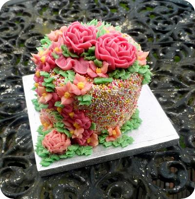 Butter cream Pink cake - Cake by DecorateMe-Cakes 