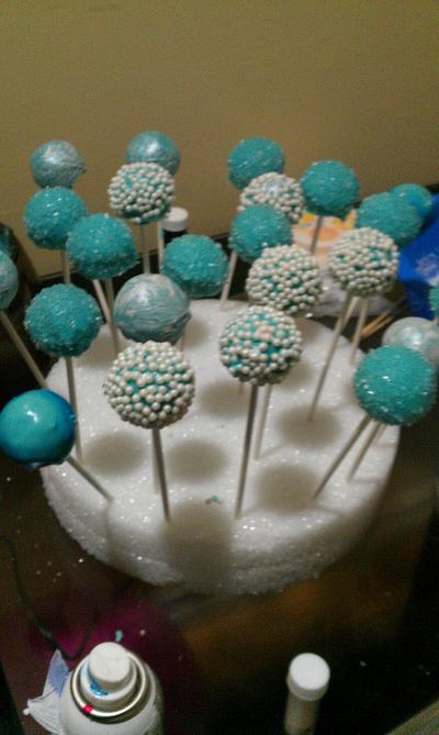 winter wonderland Cake Pops & Cupcakes - Cake by Bronzetta