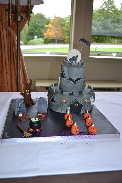 Halloween haunted castle - Cake by Cakesbycathyuk