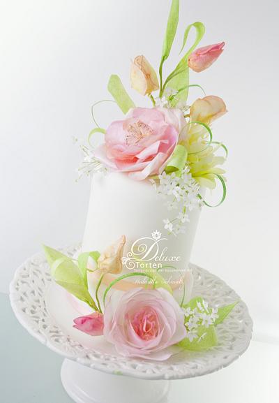 Wafer paper flowers - Cake by Ludmilla Gruslak