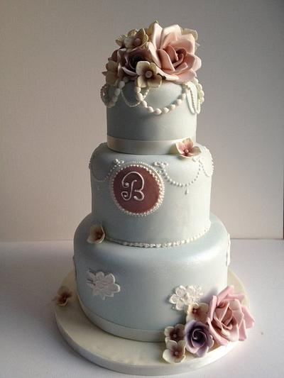 Three Tier Vintage style wedding cake - Cake by pandorascupcakes