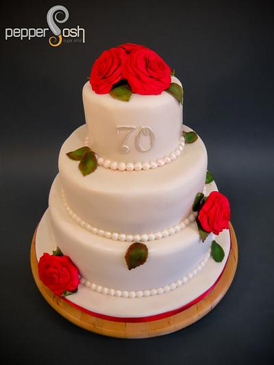 Red Roses - Cake by Pepper Posh - Carla Rodrigues