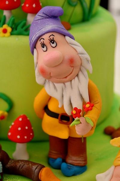 Snow white and seven dwarfs - Cake by Renette's Cake Creations