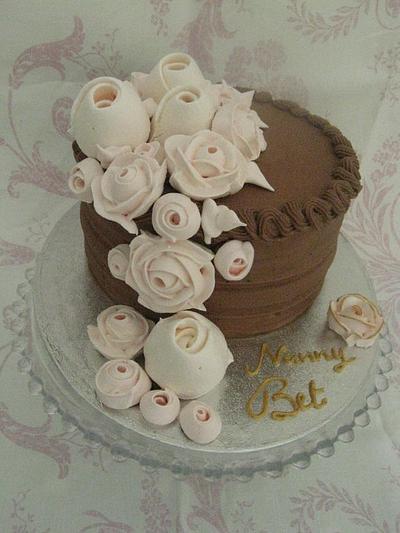 Meringue Roses Chocolate cake - Cake by SoSweet