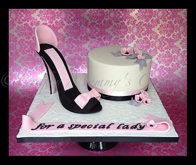 Black & Pink Shoe - Cake by CraftyMummysCakes (Tracy-Anne)