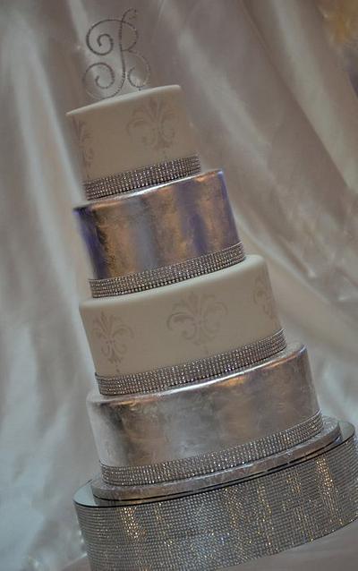 Metallic Silver - Cake by patisserie42