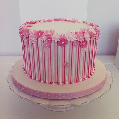 Pink stripes - Cake by Bella's Bakery