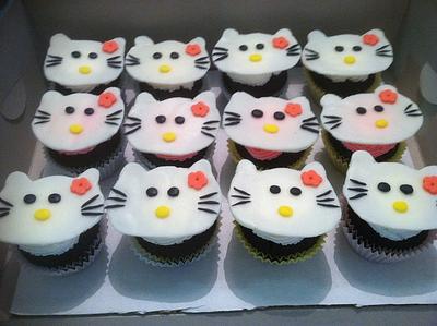 Hello Kitty cupcakes - Cake by Vero