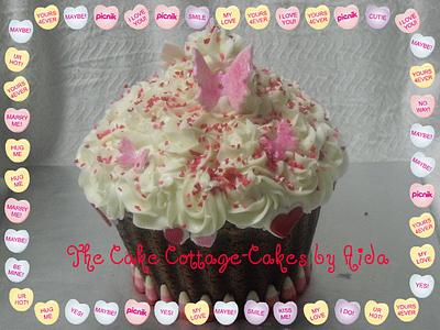 Valentine Giant Cupcake - Cake by Aida Martinez