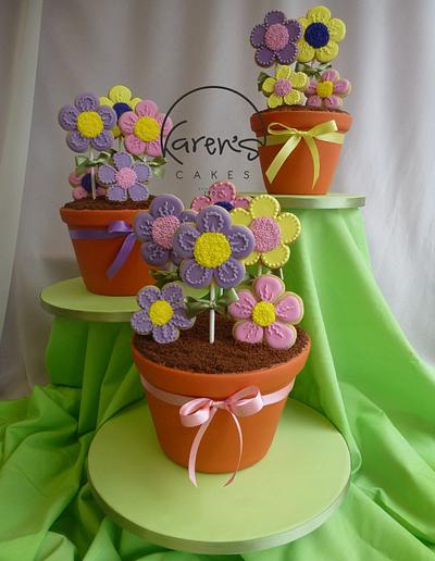 Flower pot cake with biscuit flowers - Cake by Karen Burton