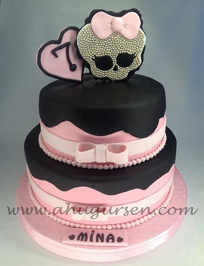 Monster High Cake  - Cake by ahugursen