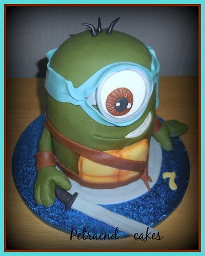 Minions as ninja turtle Leonardo - Cake by Petraend