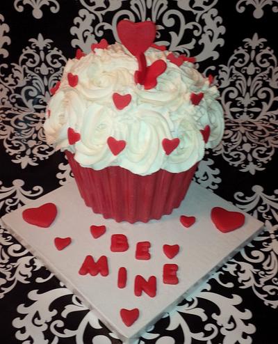 Giant Valentines Cupcake cake - Cake by jillssweetevents