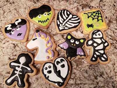 Halloween cookies  - Cake by TheUnicornHorn
