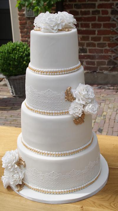 White wedding cake - Cake by Cake Garden 