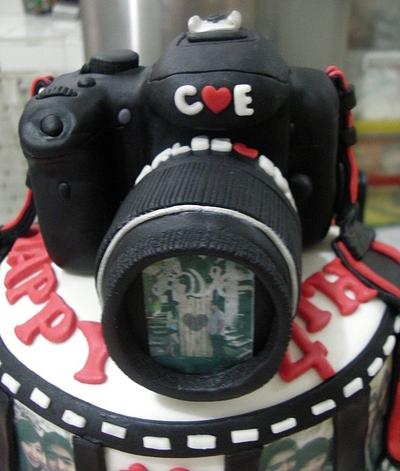 camera cake - Cake by Francesca's Smiles