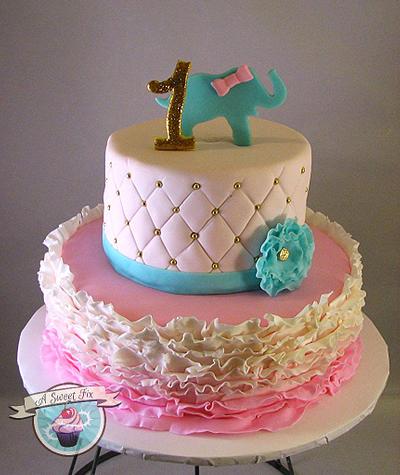 le elephant ombre - Cake by Heather Nicole Chitty