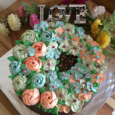 Florals Wreath Buttercream Cake - Cake by Yusy Sriwindawati