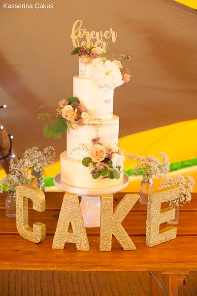 Semi-naked cake with fresh flowers - Cake by Kasserina Cakes