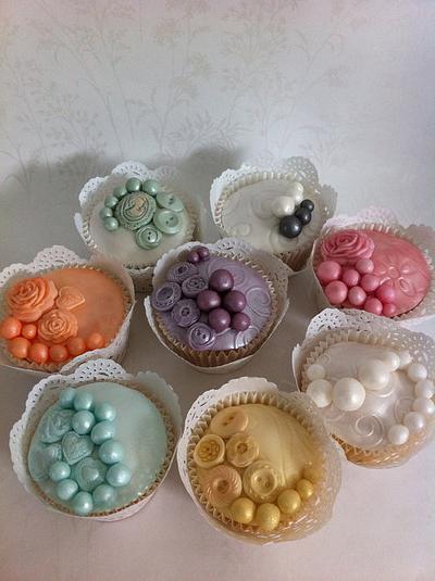 Vintage cupcakes - Cake by CakeyBakey Boutique