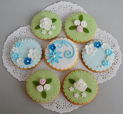Flower cookies - Cake by benyna