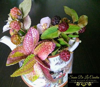 Blackberries and exotic leaves - Cake by Sonia de la Cuadra