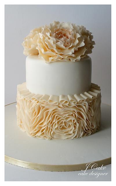 peony ruffle - Cake by JCake cake designer