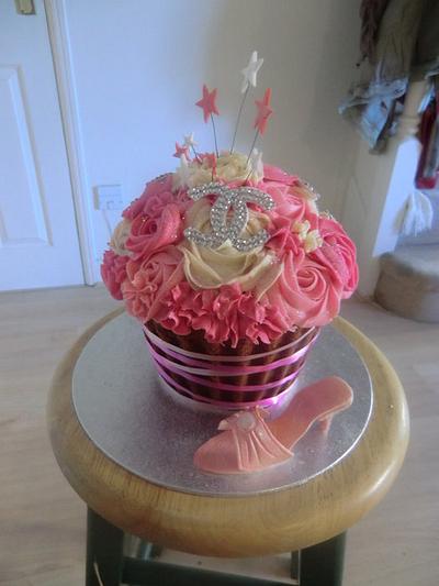Giant cupcake with Chanel swarvoski crystal logo and shoe - Cake by Andrea