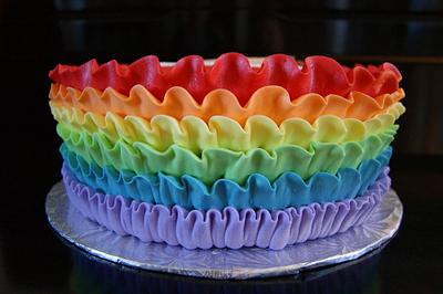 Buttercream rainbow ruffles - Cake by littlejo