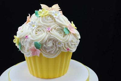 Giant Cupcake - Cake by WindsorCakeCraftLtd