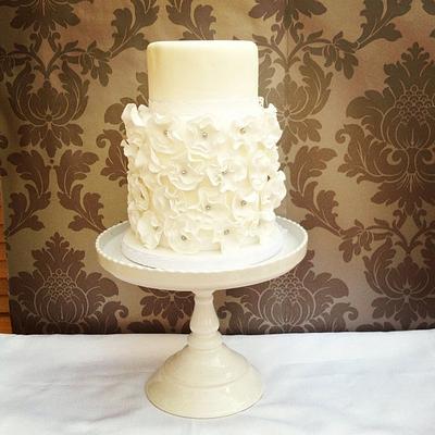 White wedding cake - Cake by funkyfabcakes