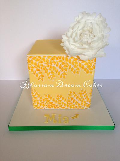Yellow lace cube Mia - Cake by Blossom Dream Cakes - Angela Morris