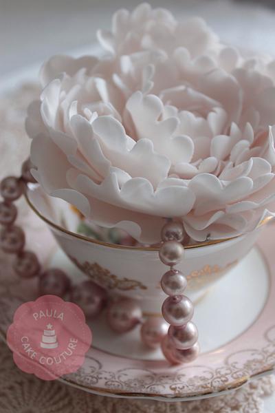 Delicate Pink Peony - Cake by Paulacakecouture