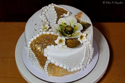 White and  Gold - Cake by Alfred (A. Cakes & Cupcakes)