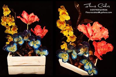 Free-formed isomalt sugar flowers  - Cake by Bennett Flor Perez