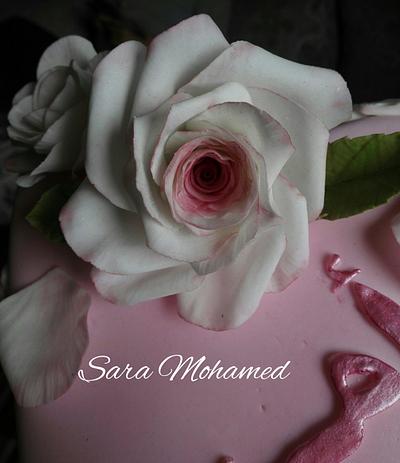 Gumpast rose - Cake by Sara Mohamed