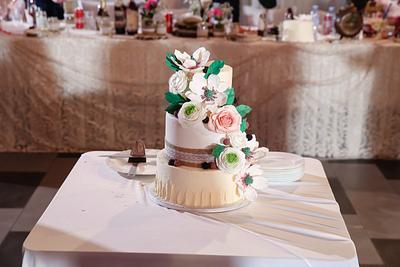 Wedding cake! :) - Cake by Julie's Sweet Cakes