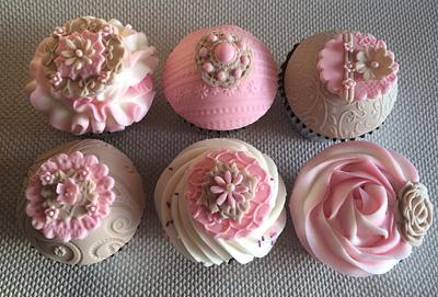Mother's Day pretties - Cake by The lemon tree bakery 