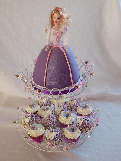 Rapunzel cake with cupcakes - Cake by Maxine Quinnell