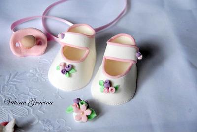 Baby shoes for christening cake - Cake by Vittoria 