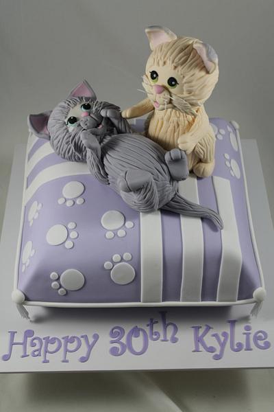 Kittens on a cushion - Cake by Kake Krumbs