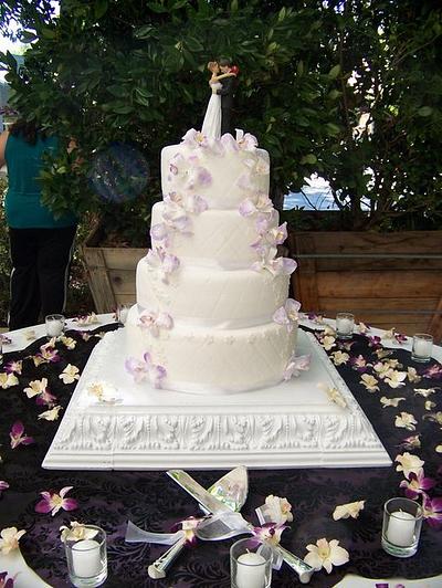 Blanca & Jesse- Wedding cake with orchids - Cake by Suanne